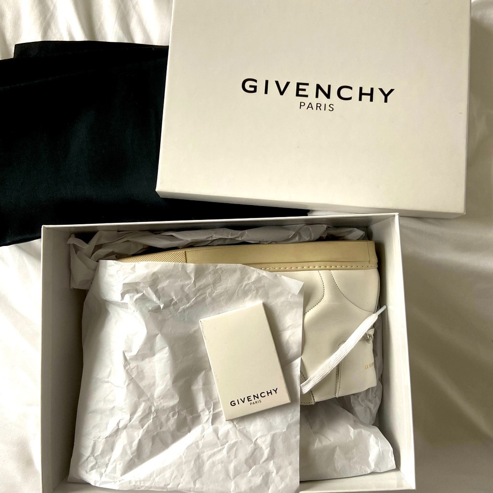 Authentic - Givenchy high top leather sneakers